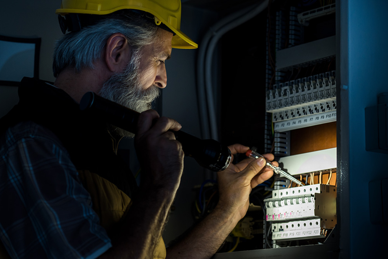 Über­spannungs­schutz bei Hofmann Elektrotechnik und Gebäudeservice in Neuhütten